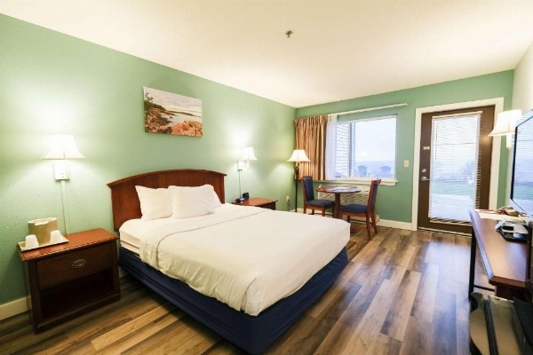 Fireside Inn, Ocean's Edge image 25